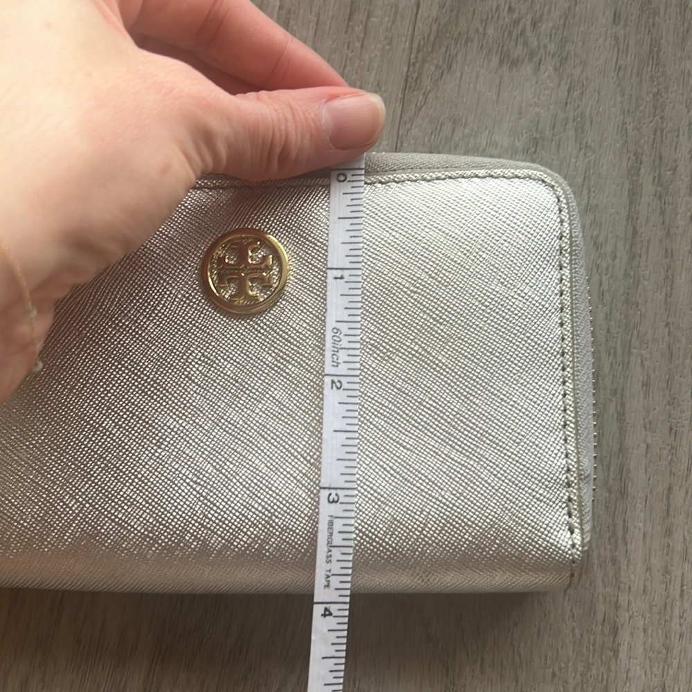 Tory Burch Metallic Silver Wristlet / Wallet with Gold Hardwire - Picture 5 of 13